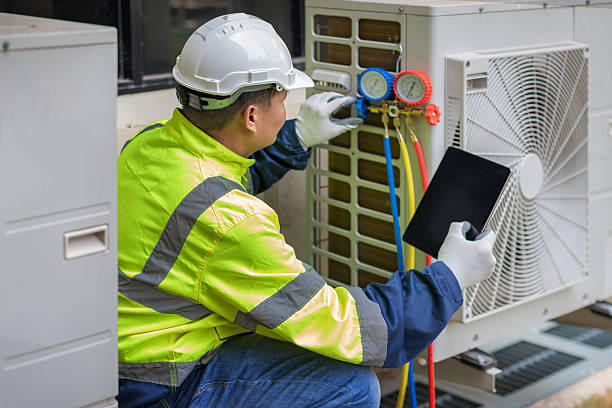 Professional Hvac Installation technician working in Santa Fe, TX